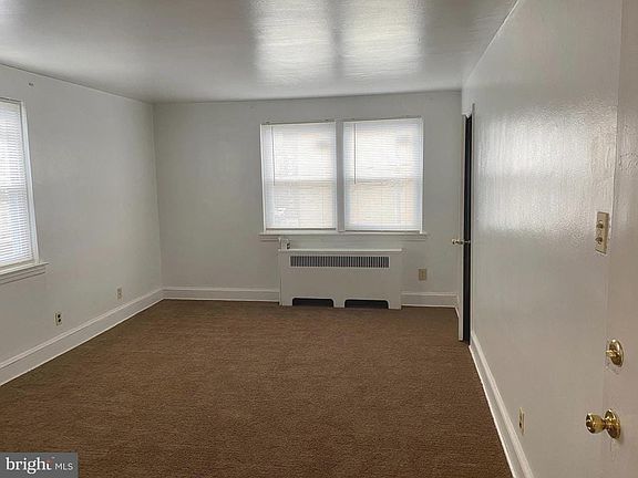 3rd image of 6434 Oxford Ave Floor 2