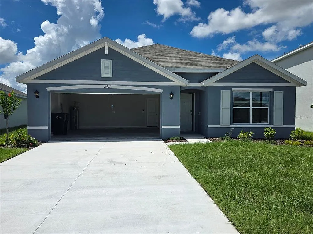 4 bed, 2.0 bath, 1828 sqft, $2,600 — Photo 2