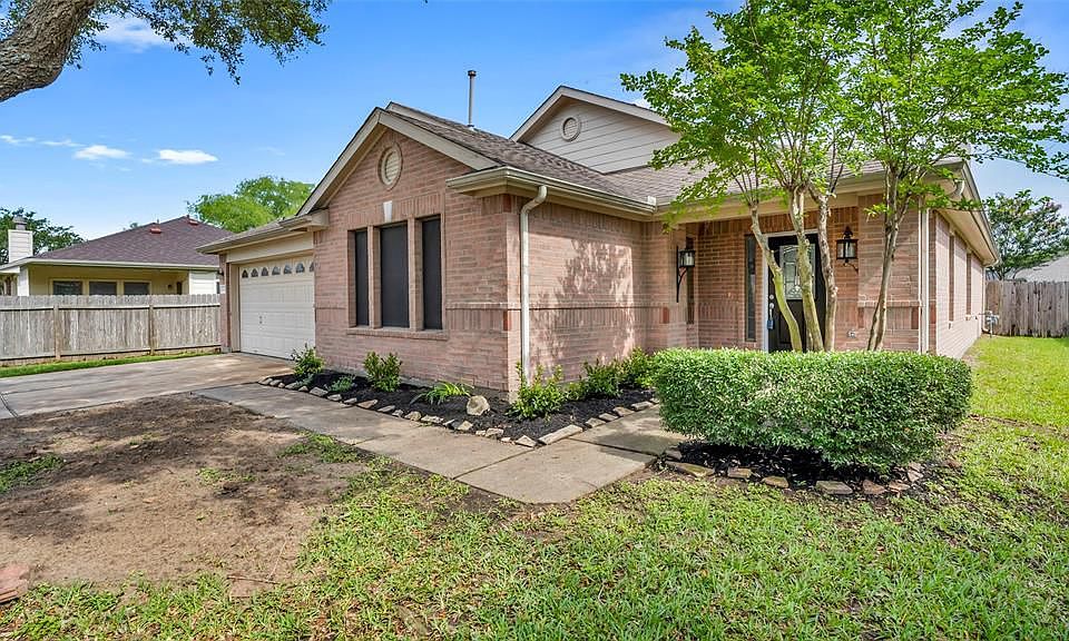 1st image of 21422 Pointed Oak Ln