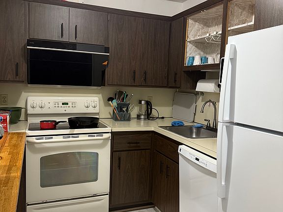 3rd image of 166 Quincy Shore Dr Unit 123