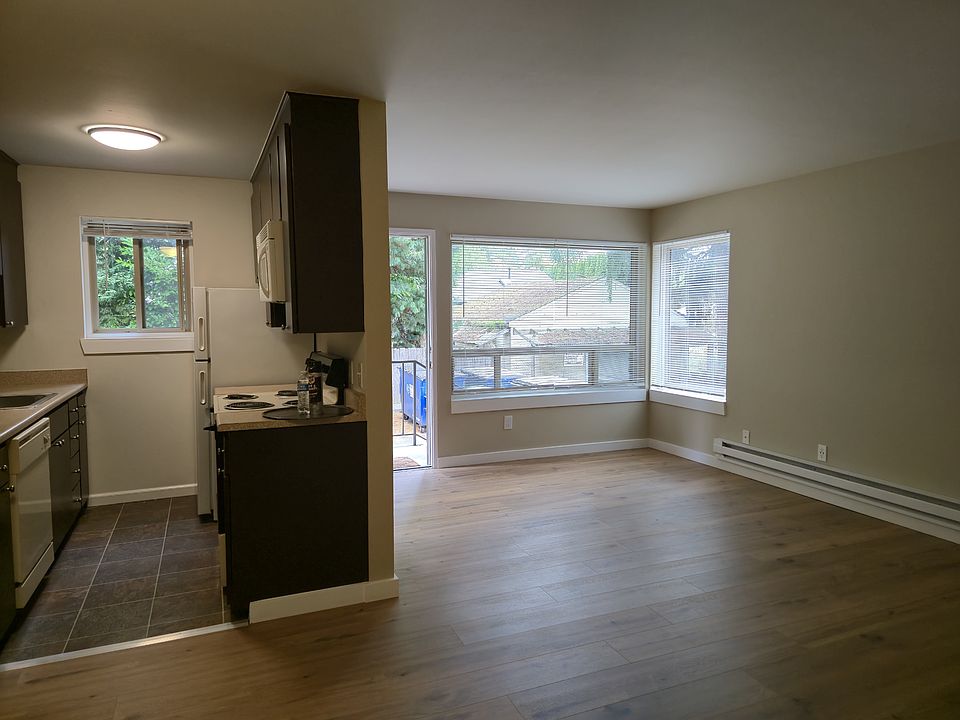 1st image of 11540 Greenwood Ave N APT 4