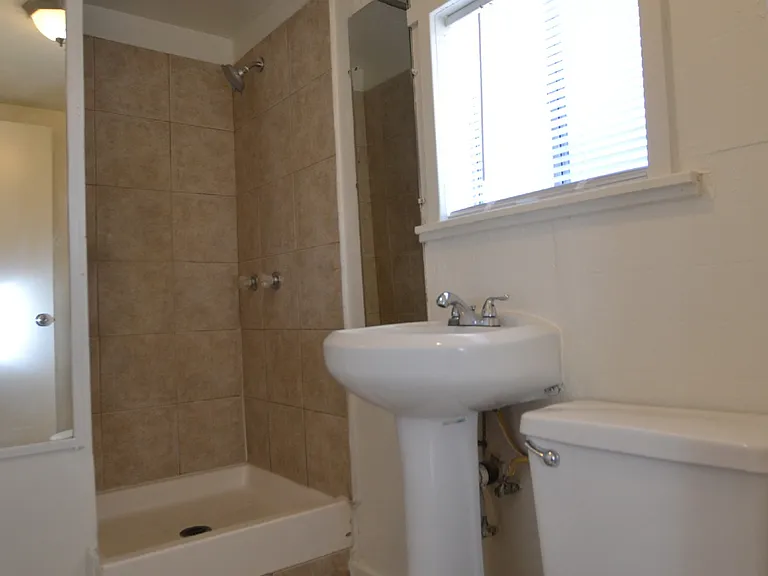 3818 W Portland St #4 — Photo 3