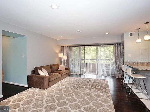 4th image of 11319 Commonwealth Dr APT 302