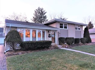 720 N Stratford Rd, Arlington Heights, IL 60004