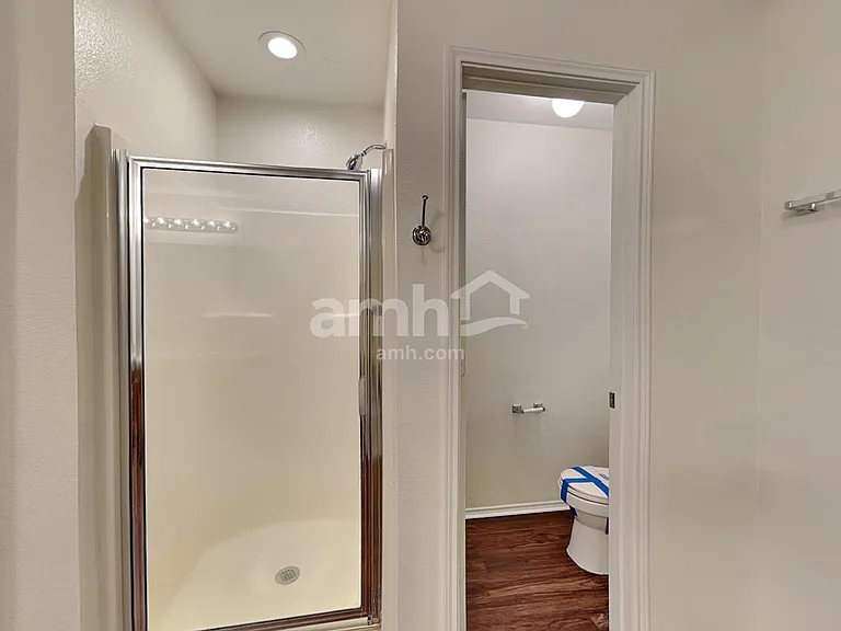 1036 Cove Hollow Dr — Photo 14
