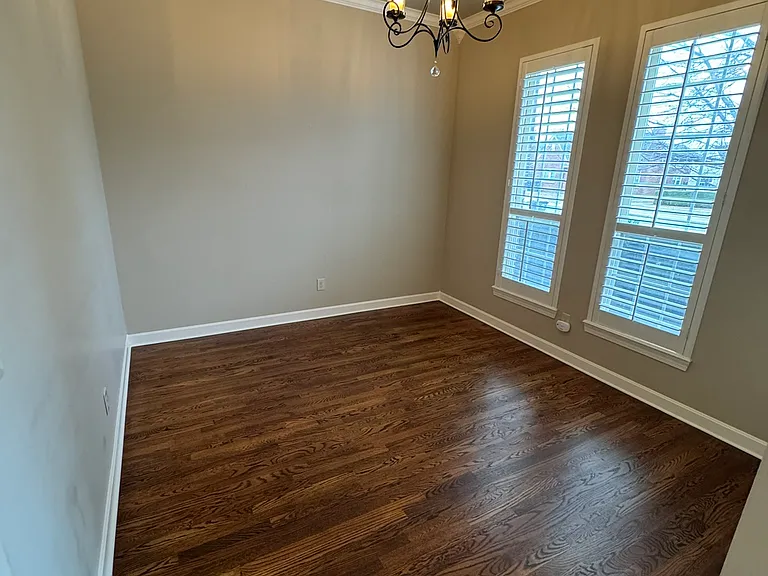 1335 E 36th St — Photo 5