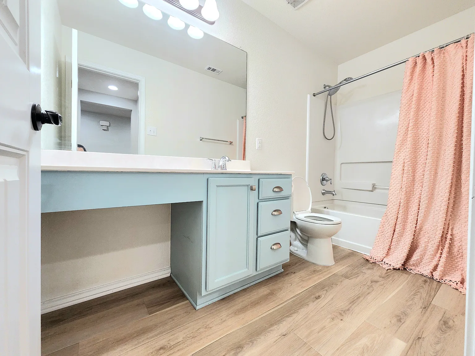 3 bed, 1750 sqft, $2,300 — Photo 4