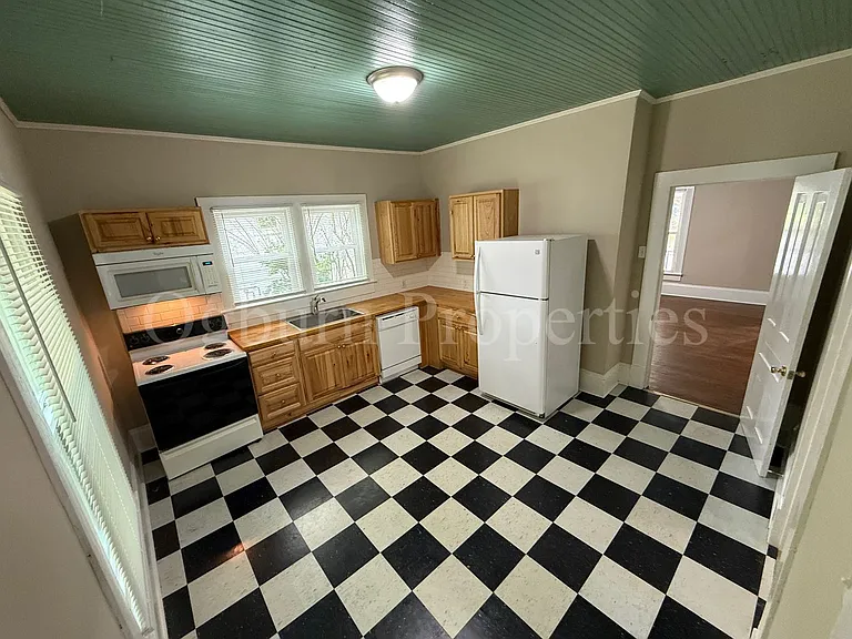409 Granville Dr — Photo 4