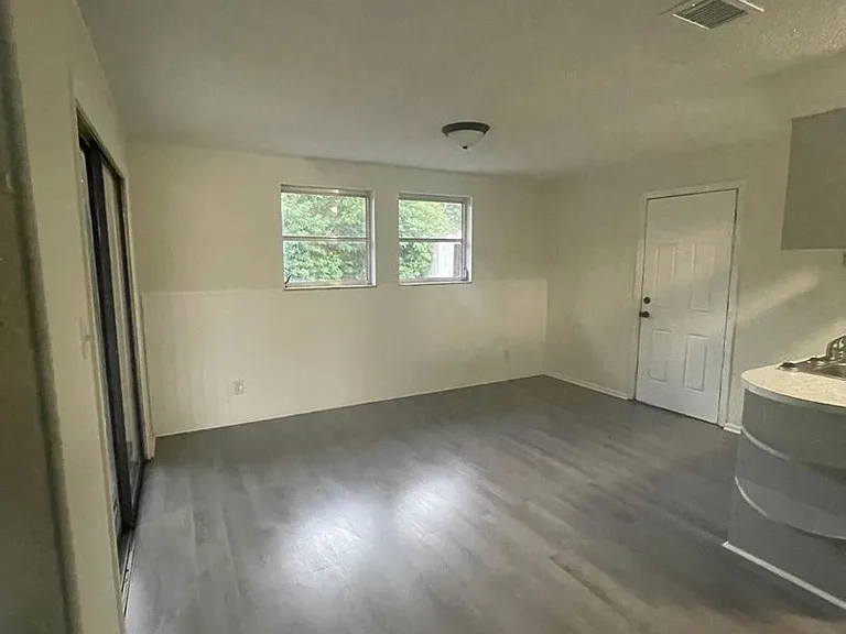 1464 Richmond Ave — Photo 3