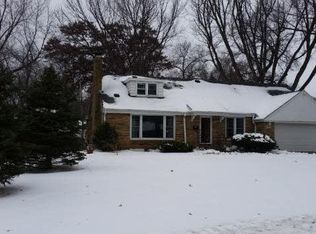 1598 Ridgewood Ln S, Saint Paul, MN 55113