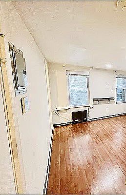 2nd image of 606 9th Ave APT 1