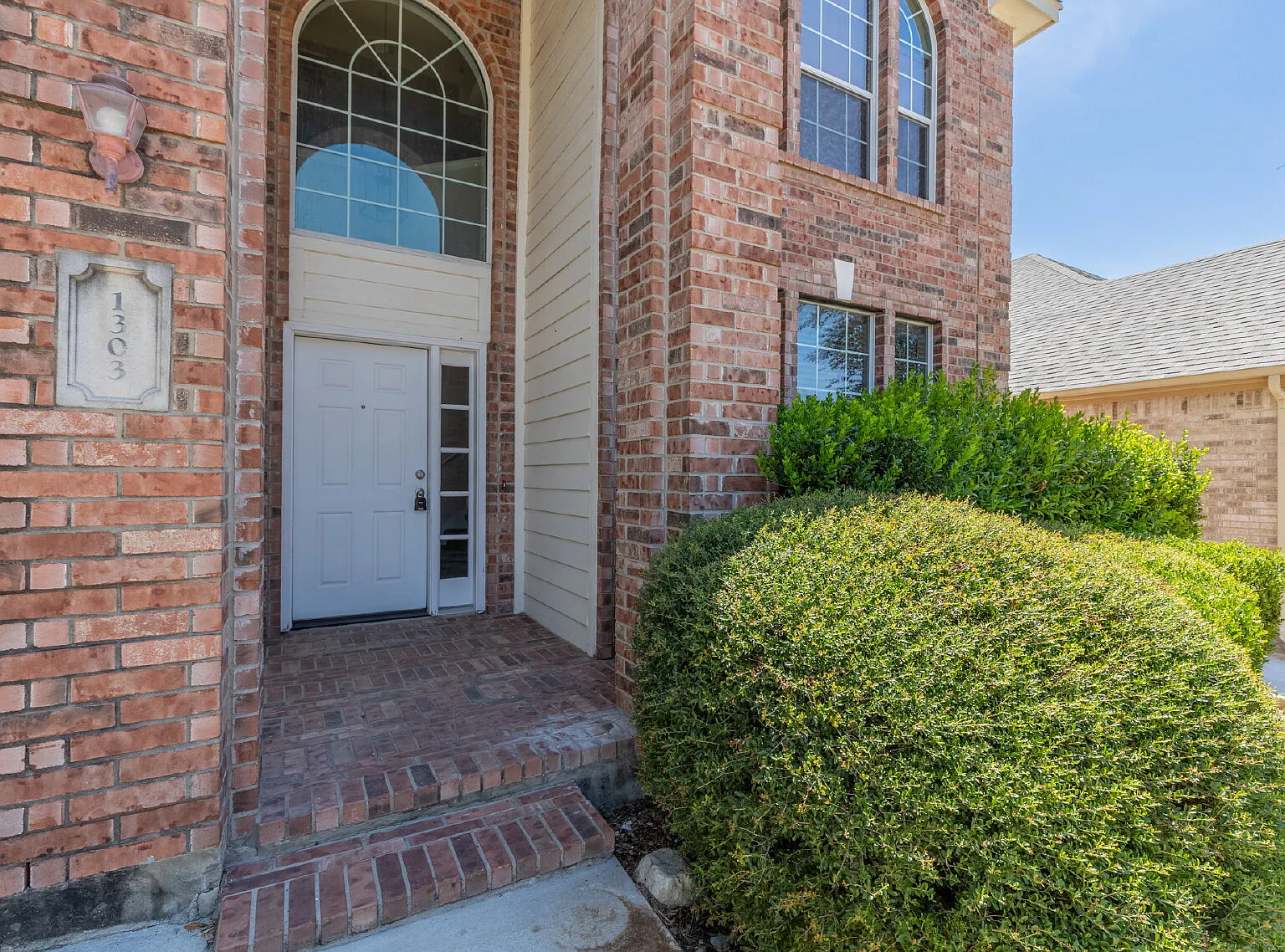 5 bed, 3.0 bath, 3080 sqft, $2,850 — Photo 3