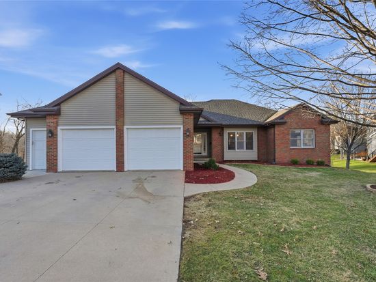 3427 Riverbend Dr NE, Cedar Rapids, IA 52411