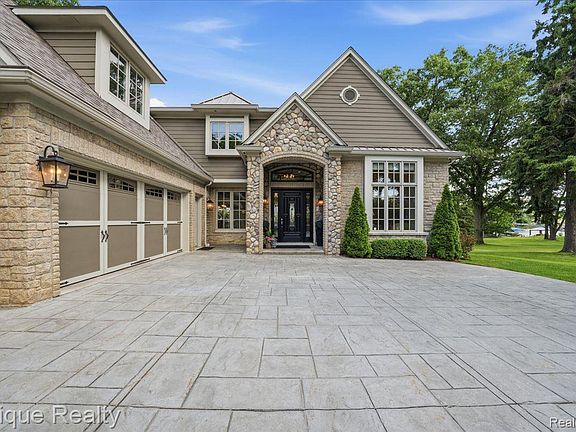 4th image of 4312 Sashabaw Rd