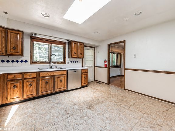 5th image of 211 Woburn Ln