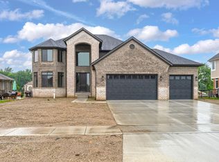 36711 N Pointe Dr, New Baltimore, MI 48047