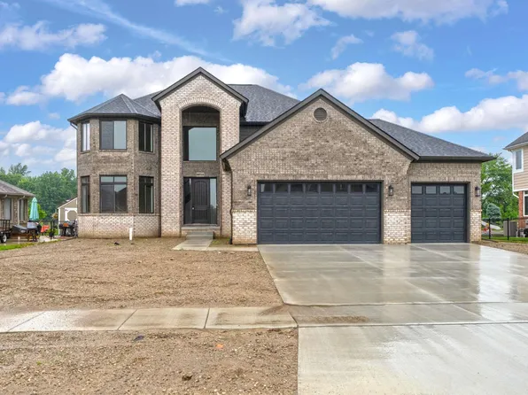 36711 N Pointe Dr, New Baltimore, MI 48047