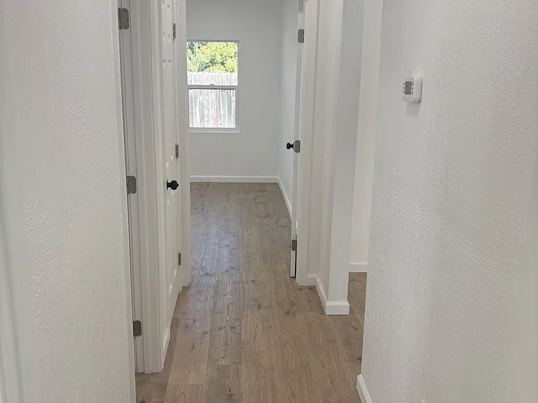 1515 W Bristol Ave — Photo 20