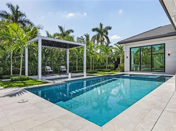 595 Pine Grove LN, NAPLES, FL 34103