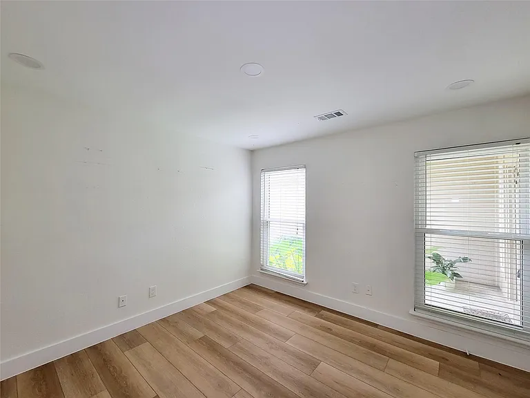 8103 Wind Forest Dr — Photo 25