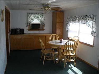 4th image of 20 Meade Dr