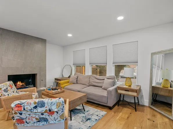 2104 Lamplight Village Cir, Austin, TX