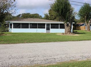 1807 E Bayshore Dr, Palacios, TX 77465