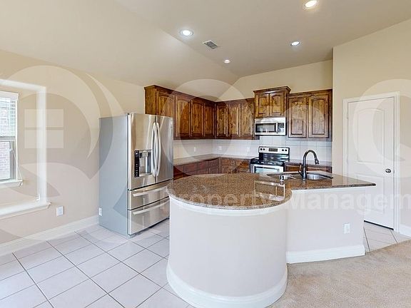3rd image of 1705 Fair Oaks Ln