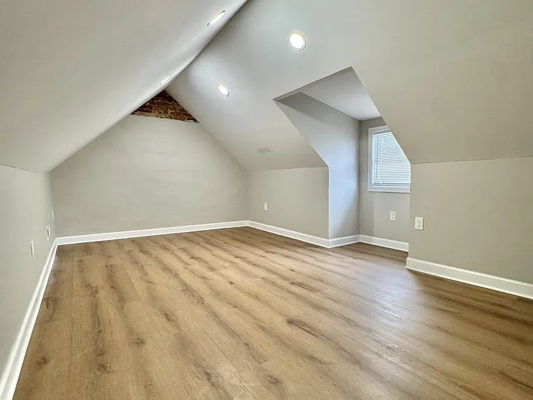 2216 Whittier Ave — Photo 13