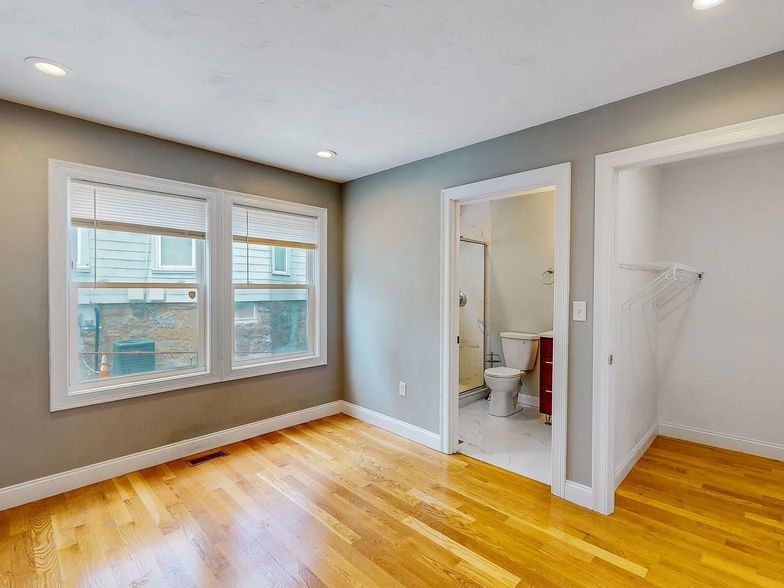 5 bed, 3.0 bath, 1400 sqft, $5,300 — Photo 4