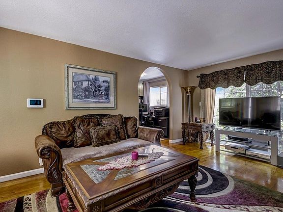 4th image of 2317 Downing Ave