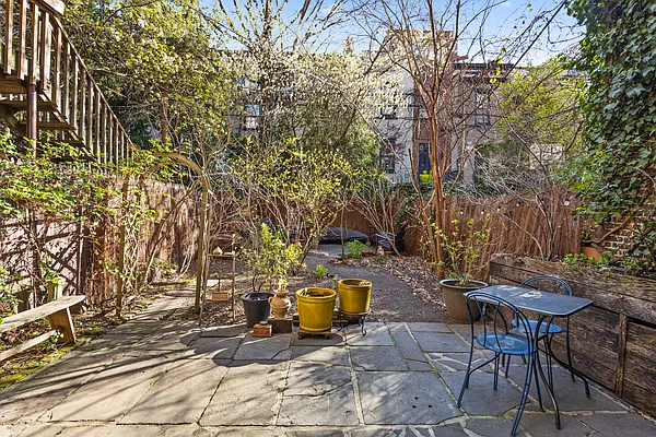 Sold by Realty Collective | media 9