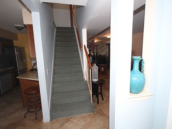 4th image of 7 E Revere Ln APT D