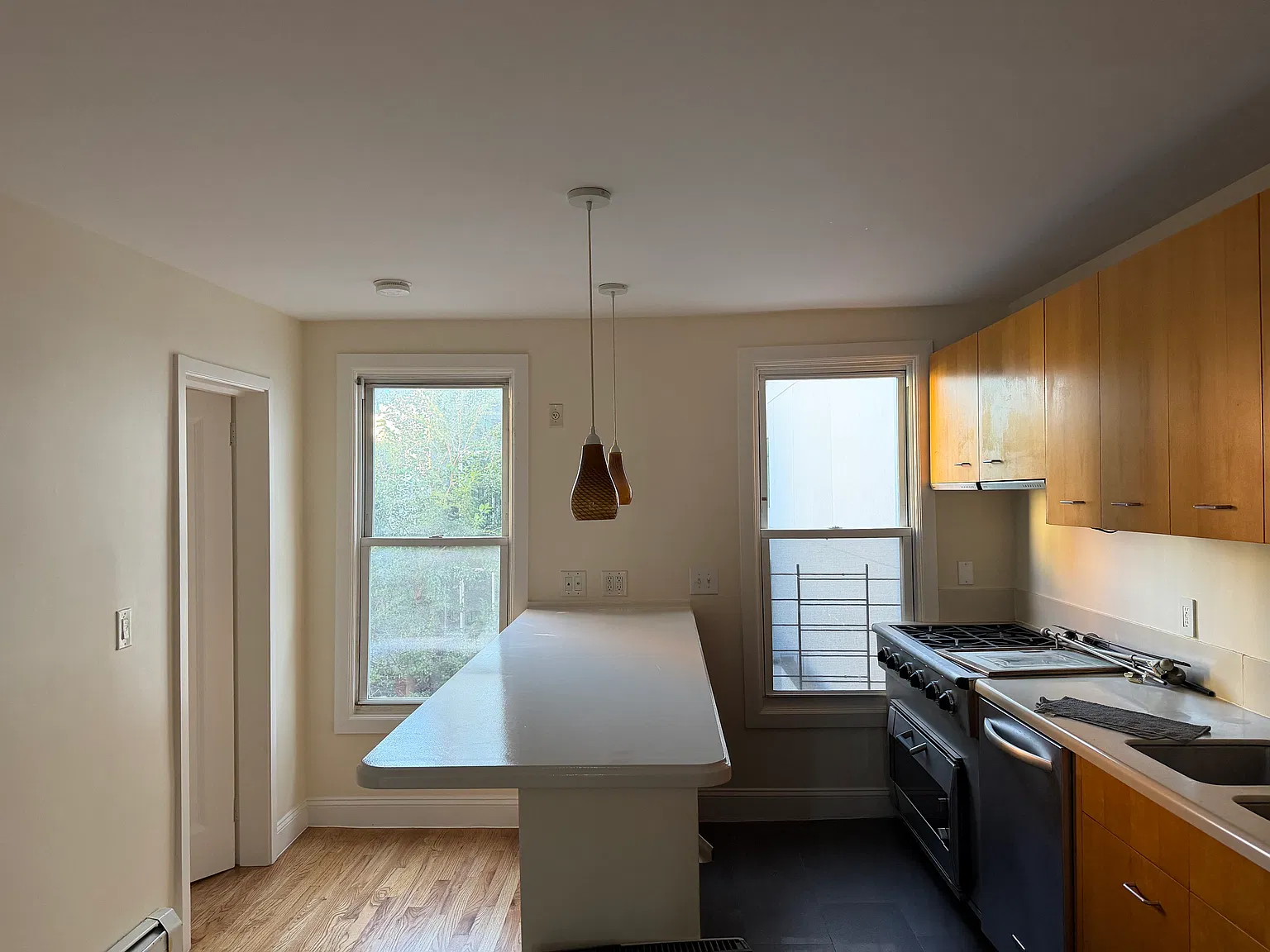 3 bed, 1300 sqft, $2,950 — Photo 2