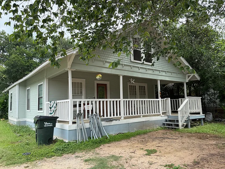 1238 W Hopkins St — Photo 1