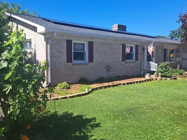 28 Park Dr, Fawn Grove, PA 17321