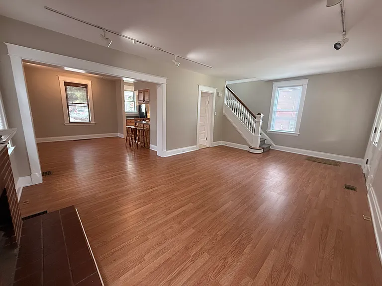 1013 Delta Ave — Photo 6