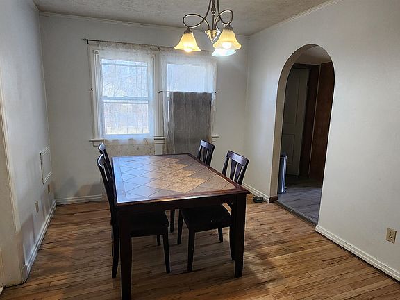 4th image of 917 Charles Avenue