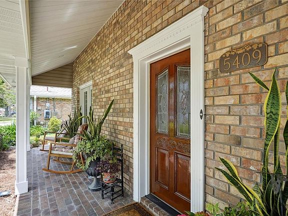 2nd image of 5409 Cocos Plumosas Dr