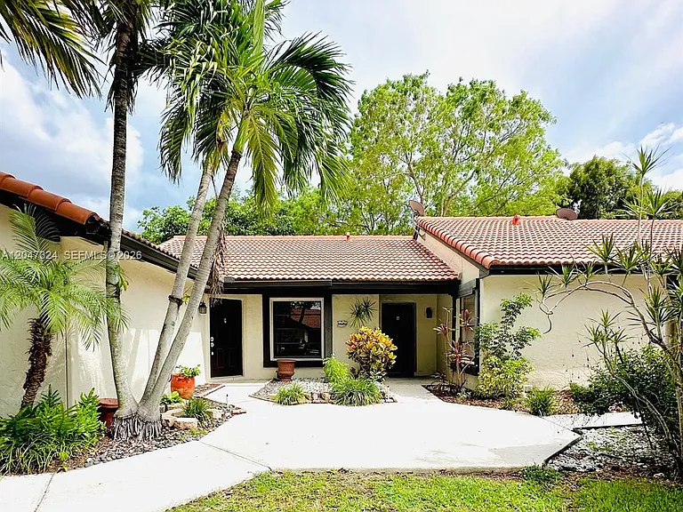 15210 SW 48th Ter #G-83 — Photo 1