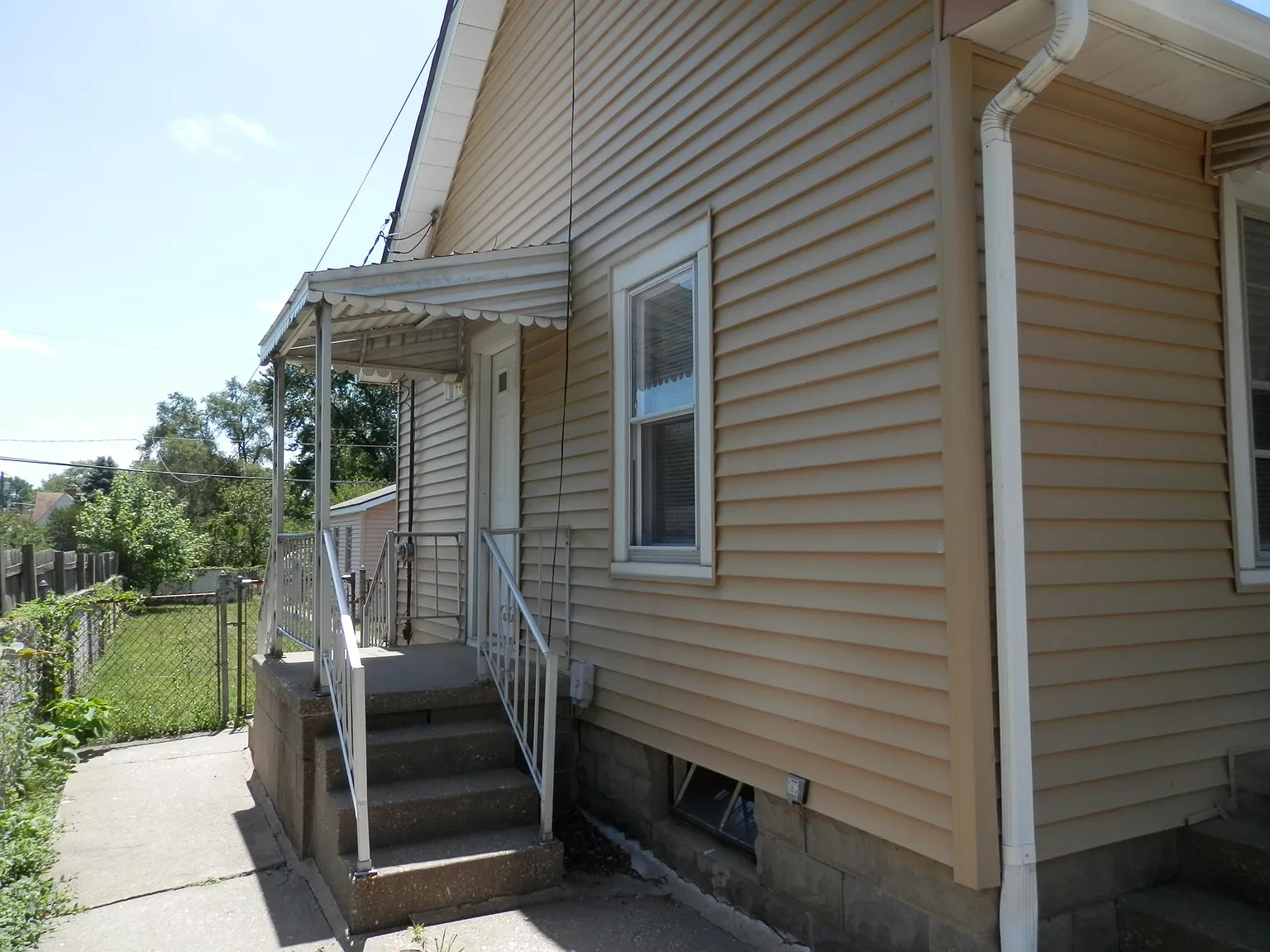 2 bed, 600 sqft, $950 — Photo 2