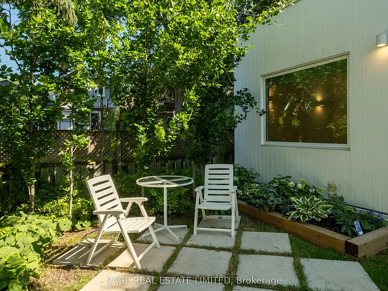 162 John St — Photo 36