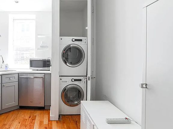 3rd image of 6147 Woodbine St APT 3L