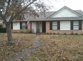 900 Barry Ln, Cleburne, TX 76031