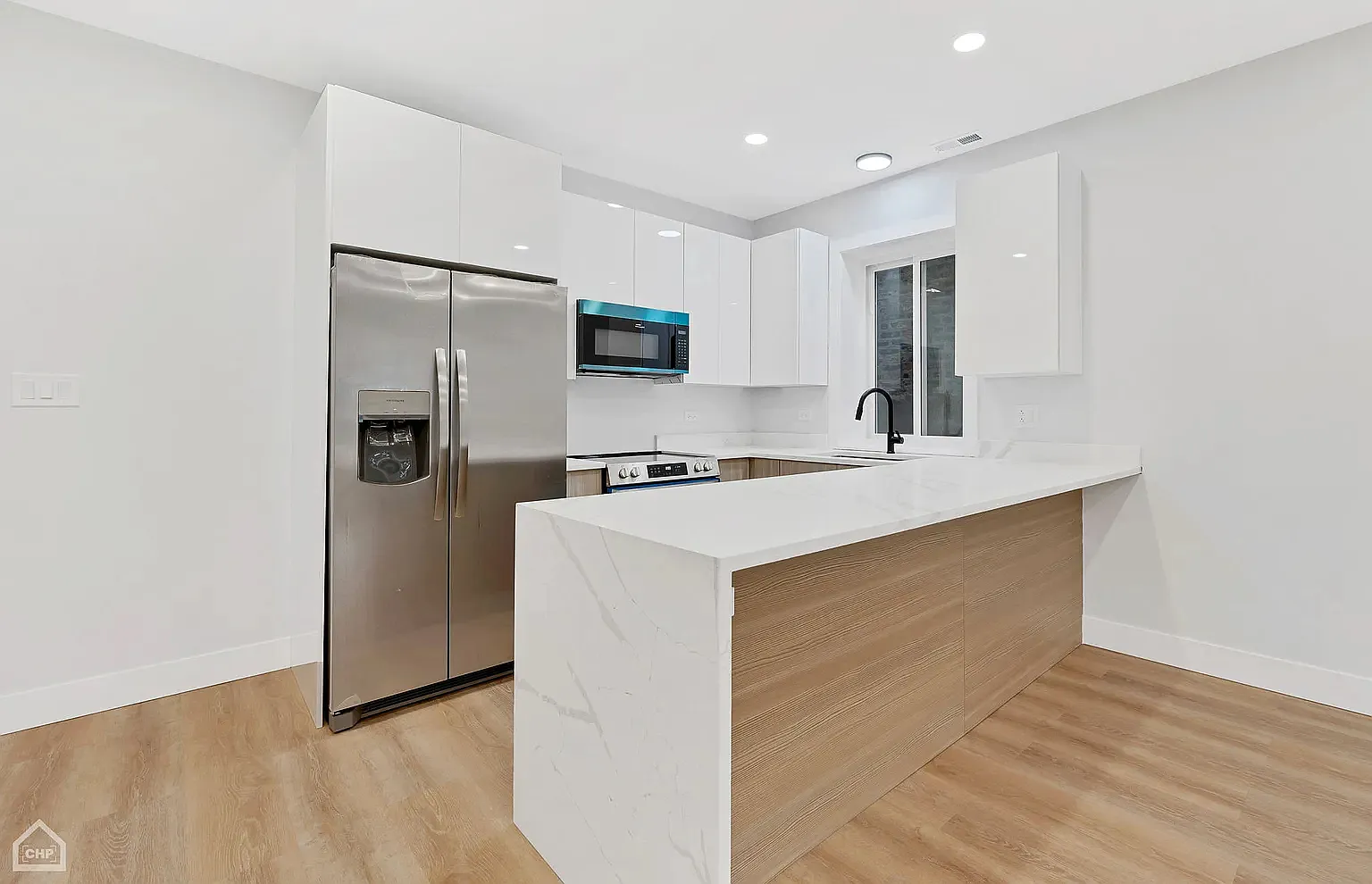 3 bed, 1300 sqft, $2,600 — Photo 3