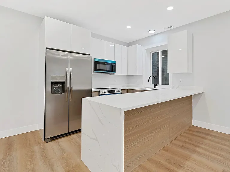 2626 W 21st St #2 — Photo 3