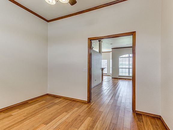 5th image of 616 SW 160th St