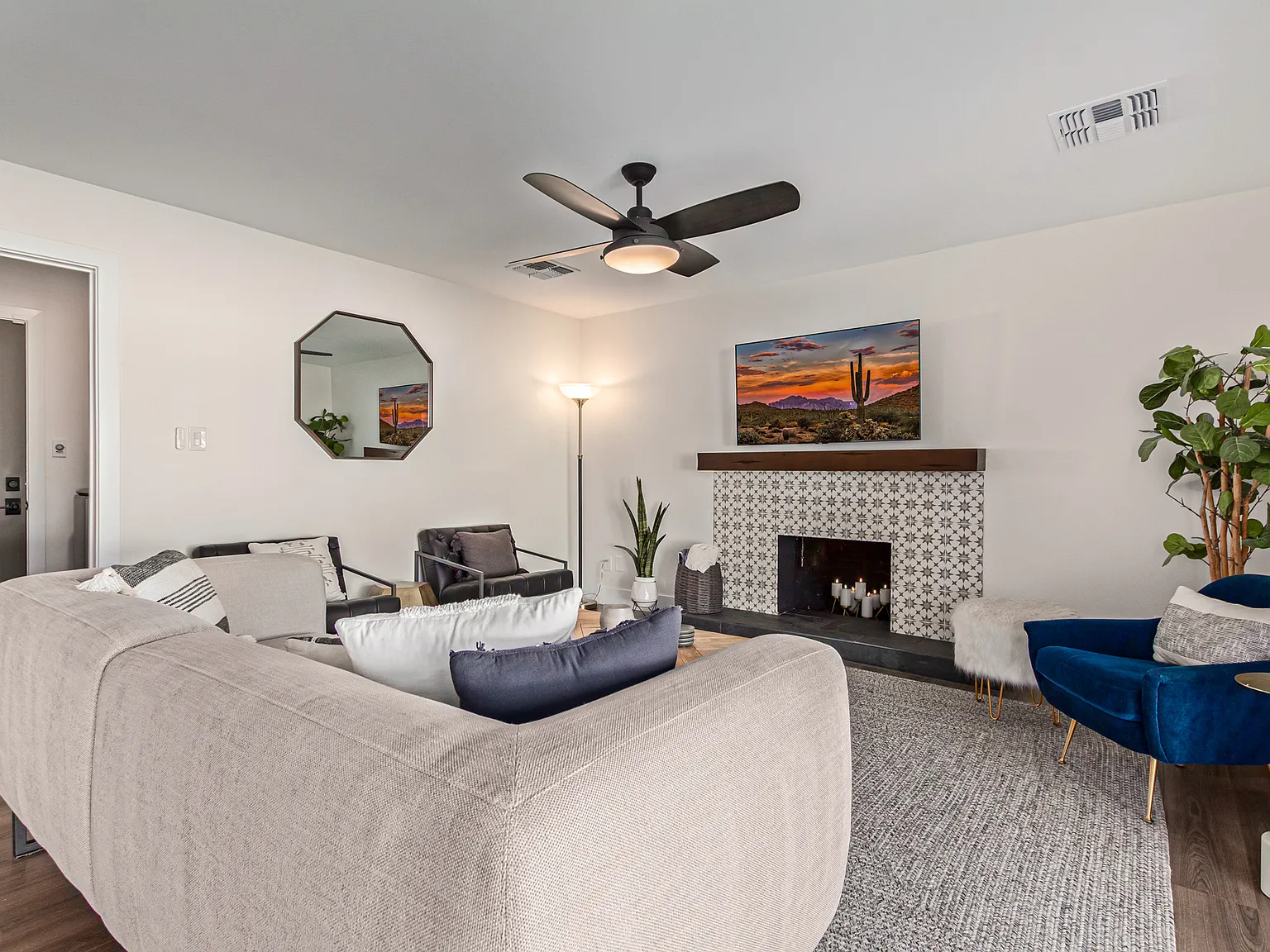 4 bed, 2099 sqft, $5,995 — Photo 2