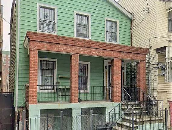 2nd image of 2282 Beaumont Ave