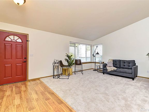 3rd image of 6705 74th Dr NE